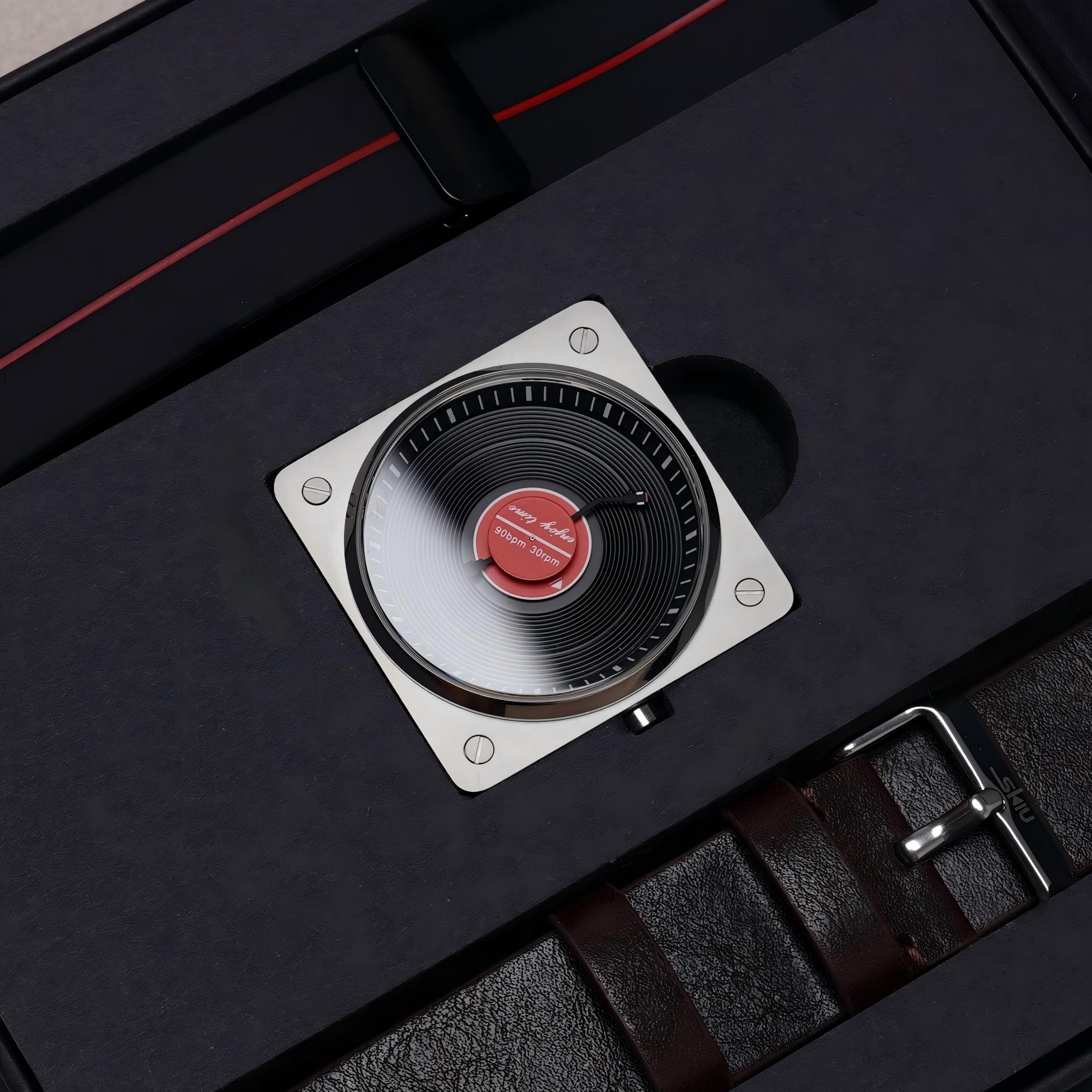 Мужские кварцевые часыс винило – обзор и цена Luxury Watch Cartier