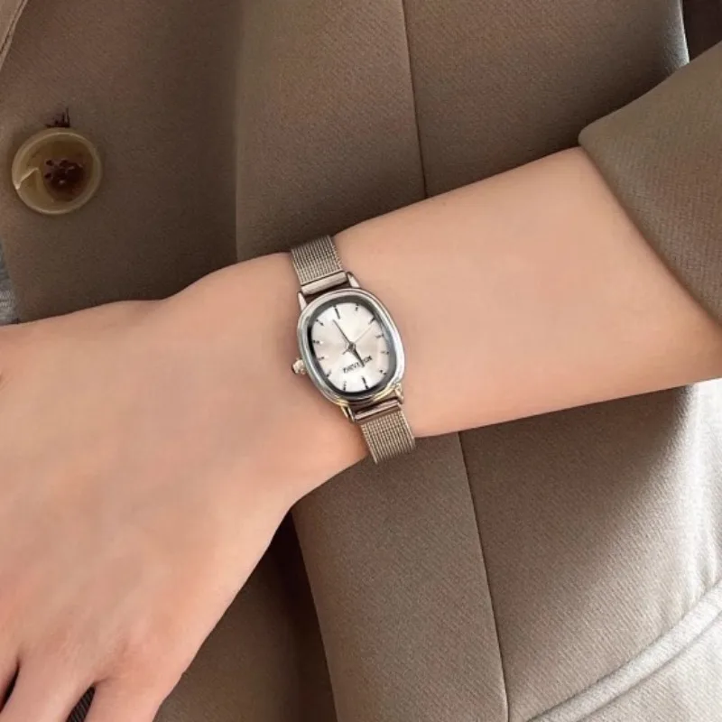 Зеленые часы с маленьким оваль – обзор и цена Luxury Watch Cartier